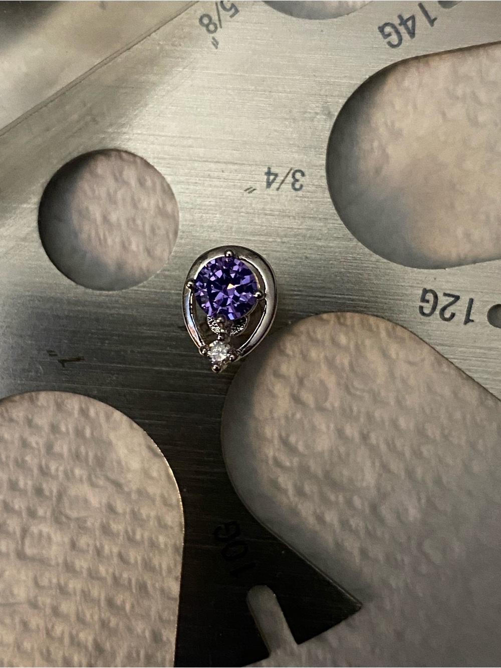NWT purple gem for labre or other.
